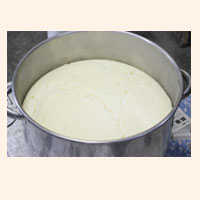 目が離せない鹸化（けんか）作業